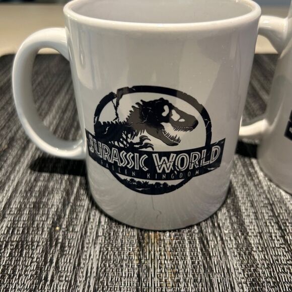 Pair of Jurassic World logo coffee mugs - Picture 4 of 7